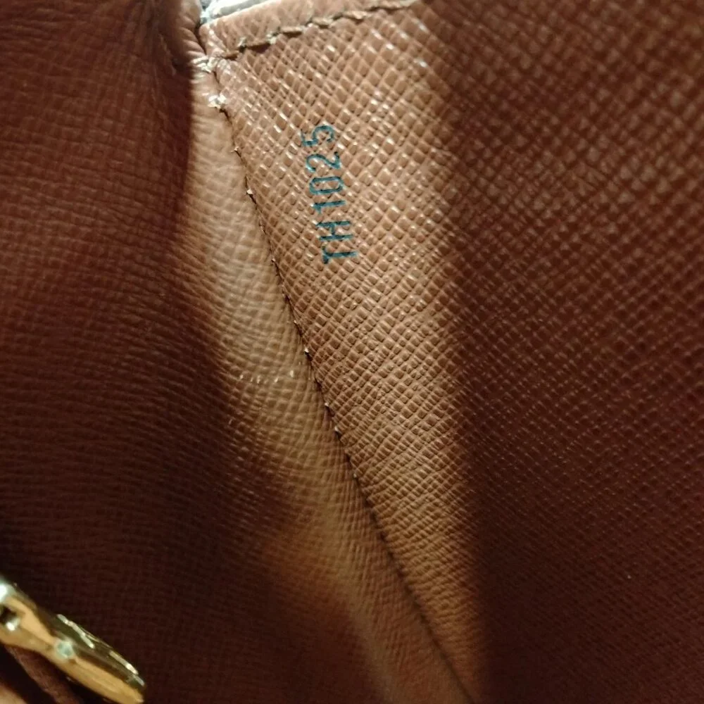 Authentic Louis Vuitton Saint Cloud GM Monogram Canvas Crossbody/Shoulder Bag - Picture 14 of 16